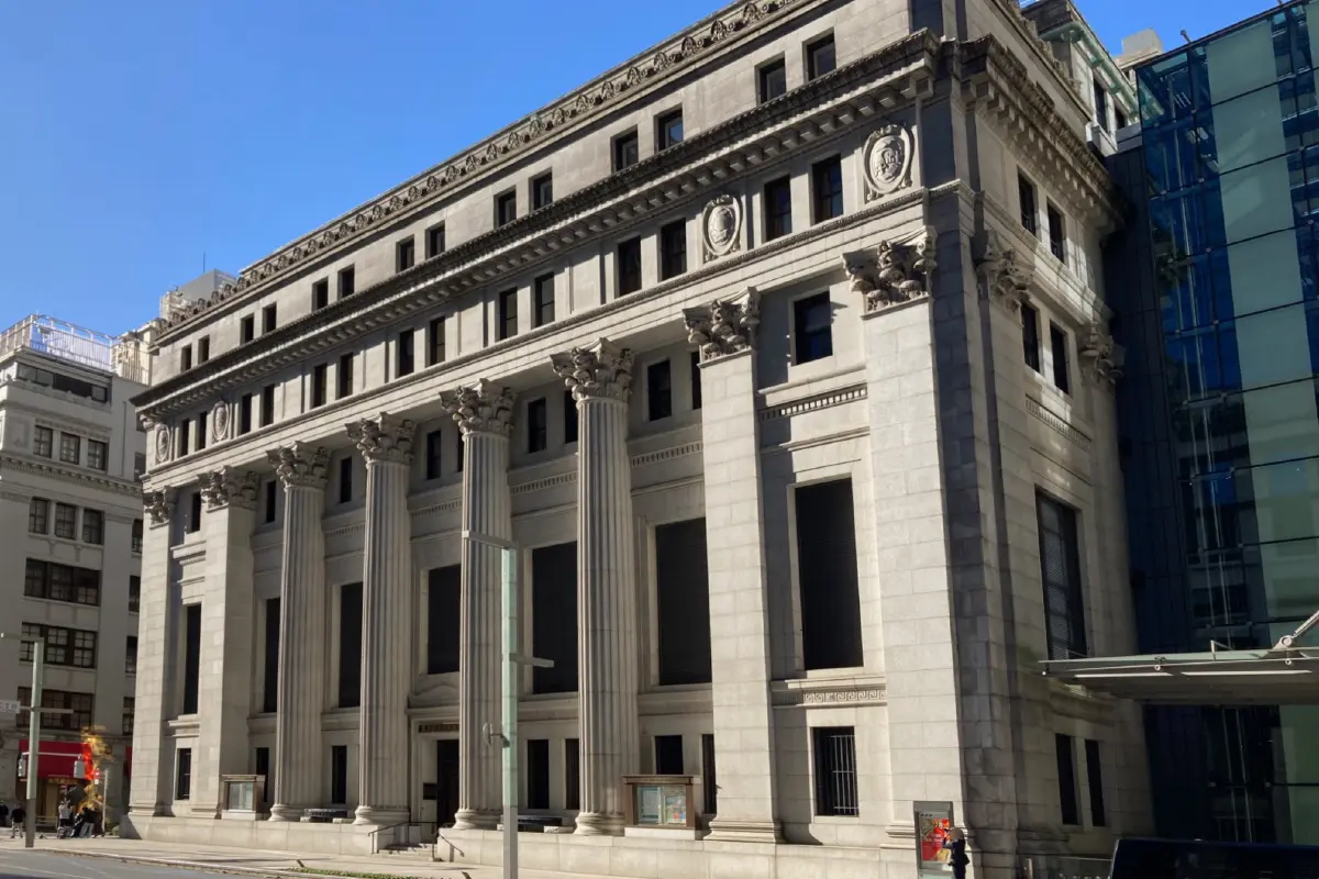 【三井本館】旧三井財閥の本拠、「東洋一の大金庫」と旧三井信託の社長室を体験