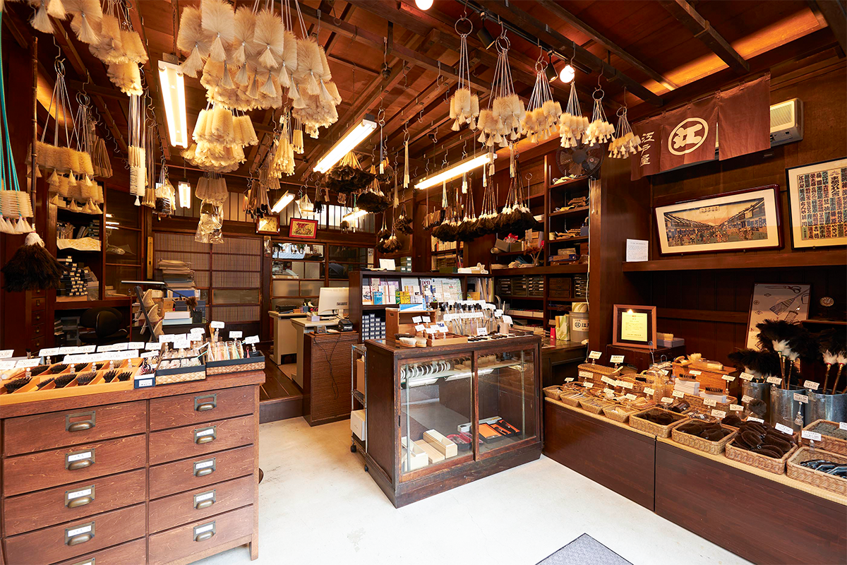 【江戸屋】享保創業の老舗とアールデコの出会う看板建築、内部を店主が特別案内