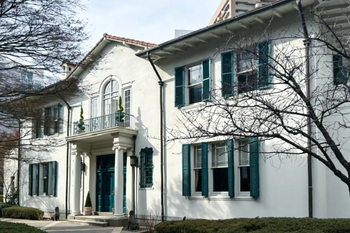 【スペイン大使館】ガーディナー最晩年のスパニッシュ・スタイル洋館