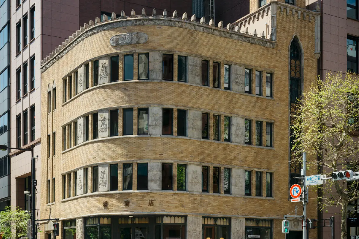 【堀ビル】再生した新橋のランドマークを巡る、屋上から地下まで